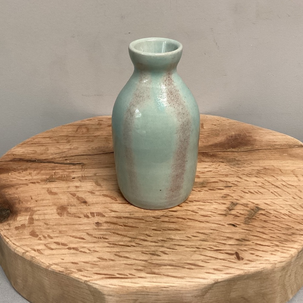 🟢 Beautiful Ceramic / Stoneware Crafted Old Fashion Milk Bottle Look Decor Vase - Picture 2 of 13